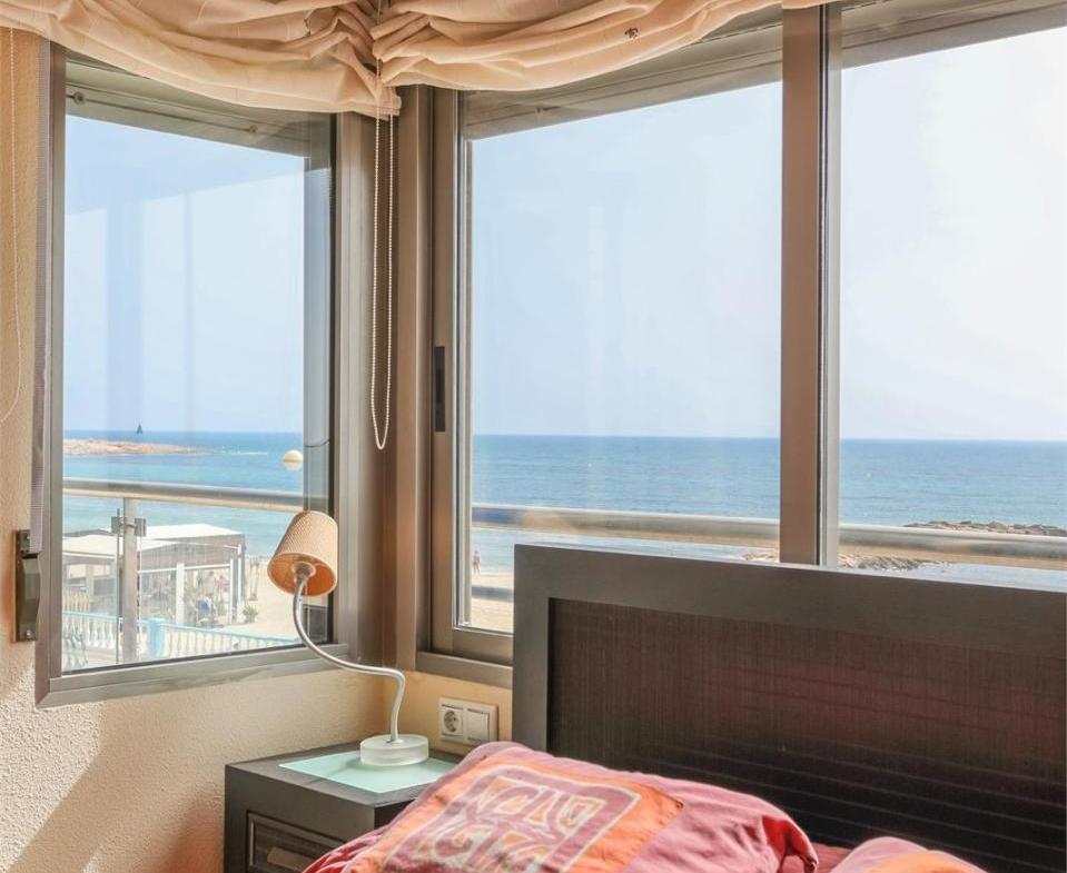 Apartment with 4 bedrooms and 3 bathrooms in TORREVIEJA | Ref: SCH-5175