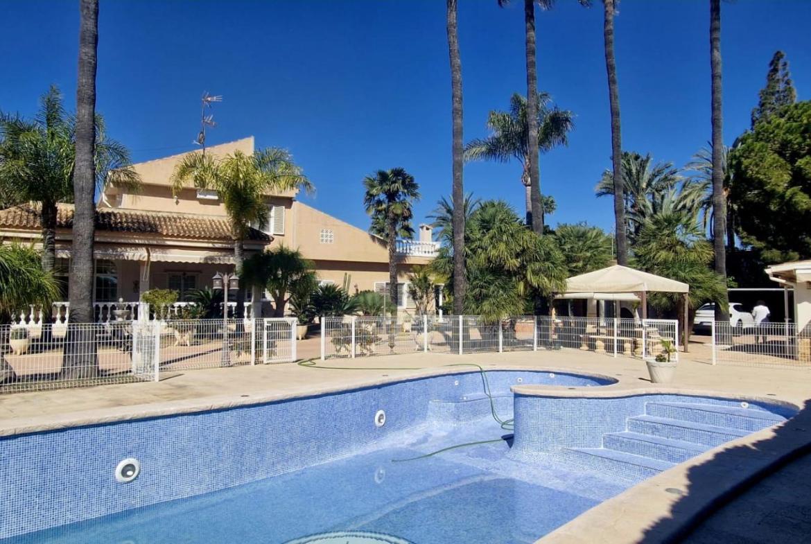 Country house with 6 bedrooms and 4 bathrooms in ELCHE | Ref: SCH-5193