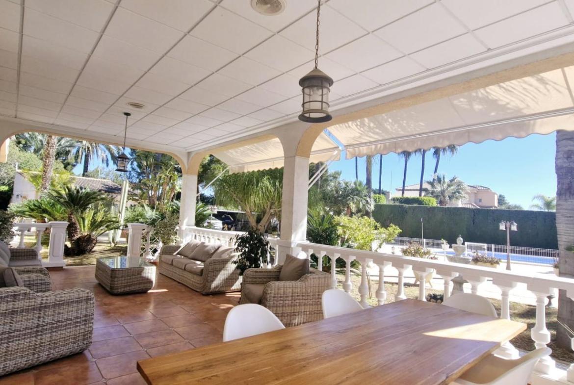 Country house with 6 bedrooms and 4 bathrooms in ELCHE | Ref: SCH-5193