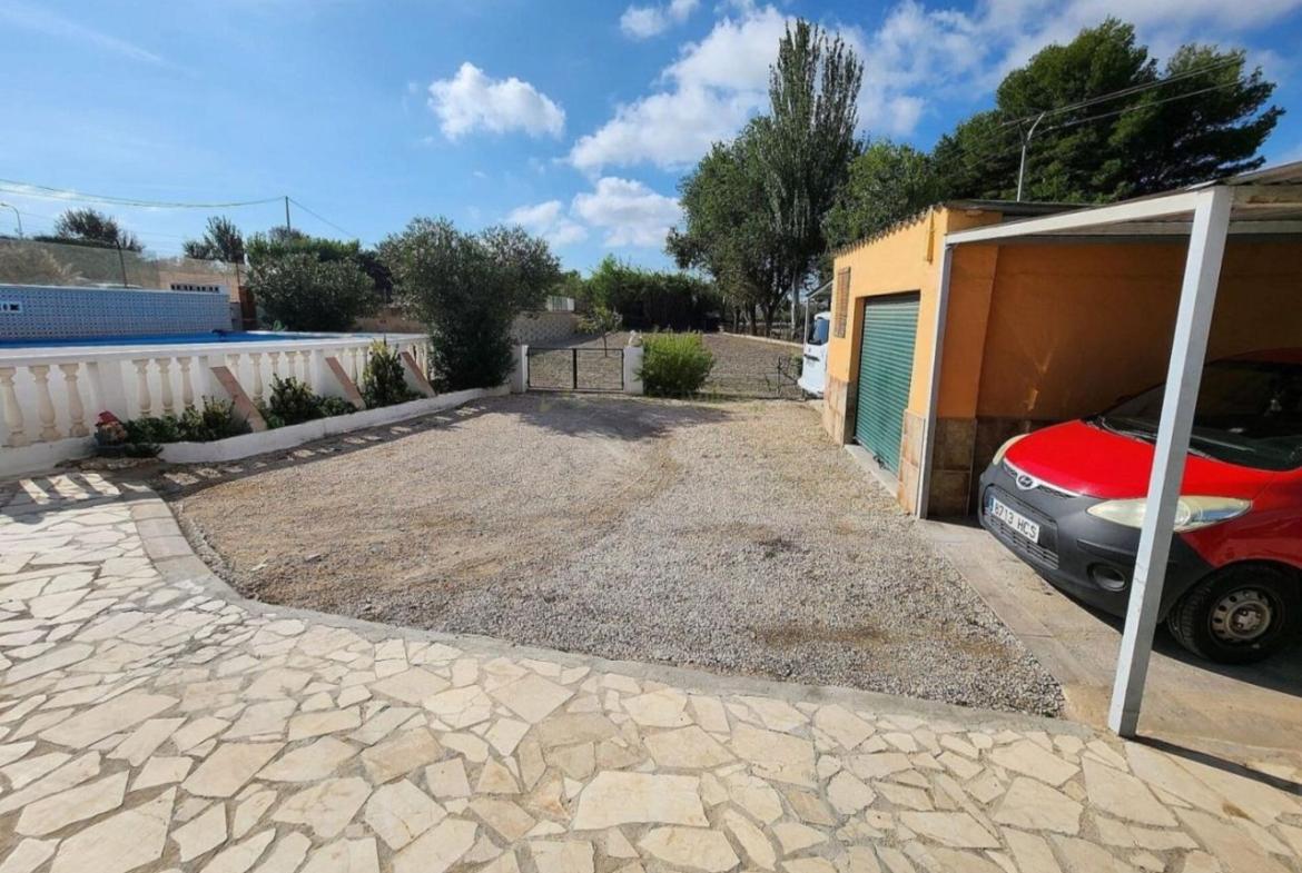 Country house with 4 bedrooms and 1 bathroom in SAX | Ref: SCH-5224