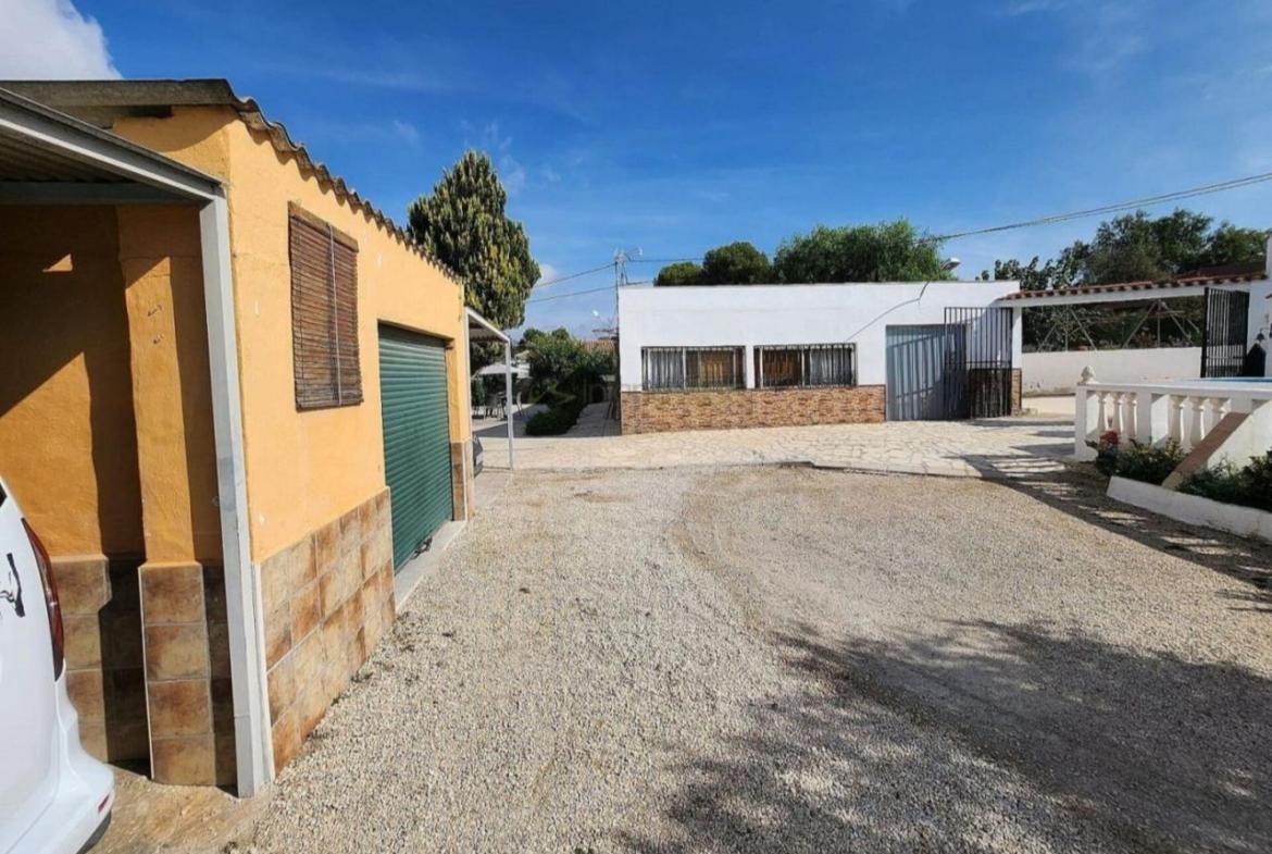 Country house with 4 bedrooms and 1 bathroom in SAX | Ref: SCH-5224