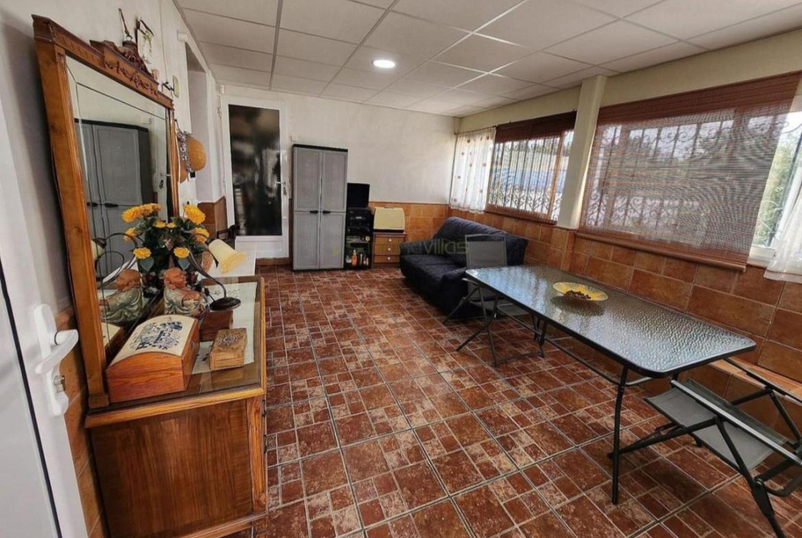 Country house with 4 bedrooms and 1 bathroom in SAX | Ref: SCH-5224
