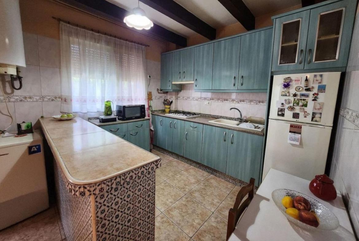 Country house with 4 bedrooms and 1 bathroom in SAX | Ref: SCH-5224