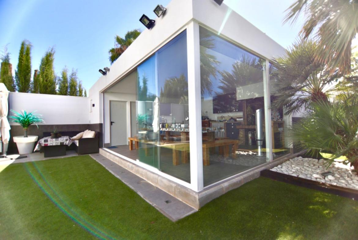 Country house with 3 bedrooms and 3 bathrooms in ELDA | Ref: SCH-5227