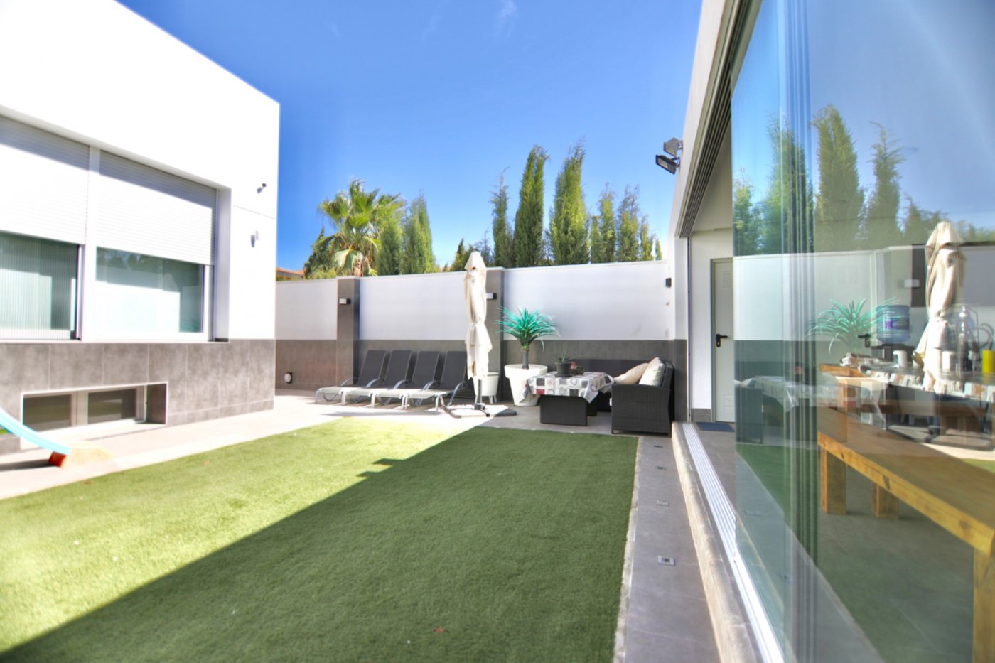 Country house with 3 bedrooms and 3 bathrooms in ELDA | Ref: SCH-5227