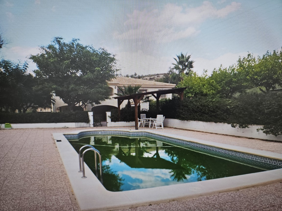 Country house with 4 bedrooms and 4 bathrooms in PETRER | Ref: SCH-5231