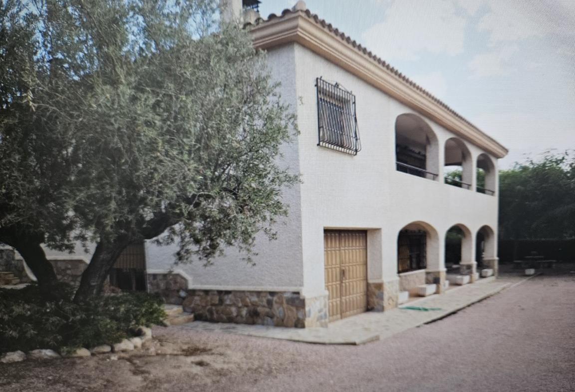 Country house with 4 bedrooms and 4 bathrooms in PETRER | Ref: SCH-5231