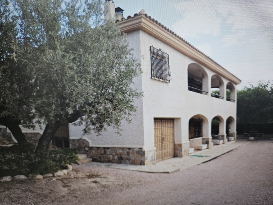 Country house with 4 bedrooms and 4 bathrooms in PETRER | Ref: SCH-5231