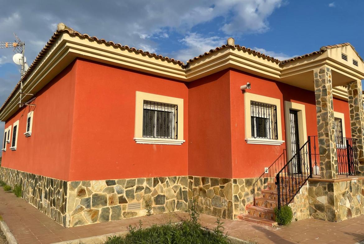 Country house with 3 bedrooms and 2 bathrooms in CREVILLENTE | Ref: SCH-5243