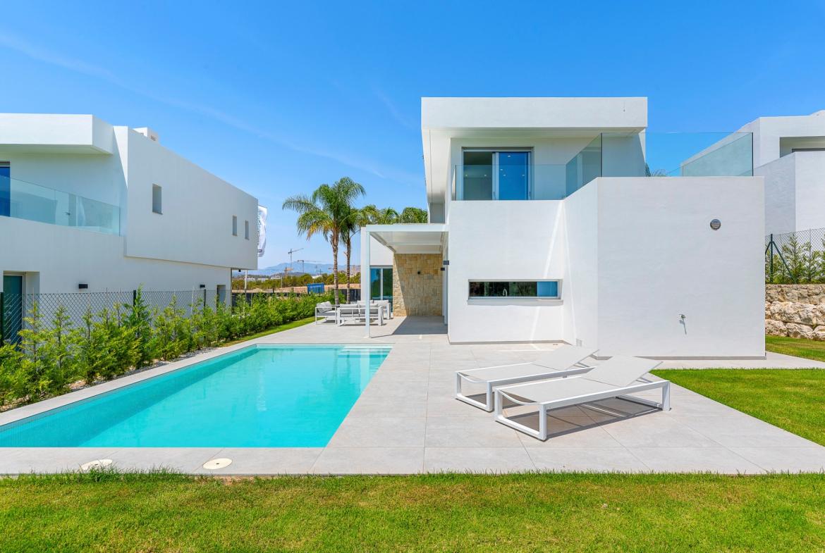 Villa with 3 bedrooms and 3 bathrooms in Finestrat | Ref: A-003405