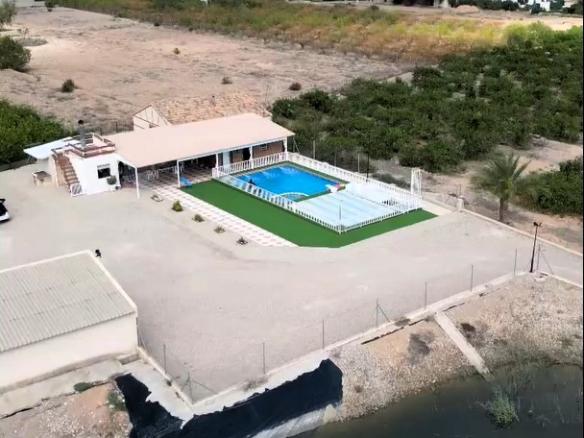 Country house with 4 bedrooms and 2 bathrooms in LA MATANZA | Ref: SCH-5245