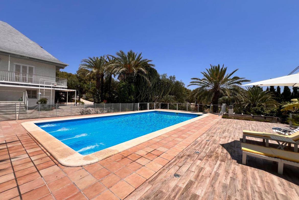 Country house with 8 bedrooms and 4 bathrooms in ELCHE | Ref: SCH-5250