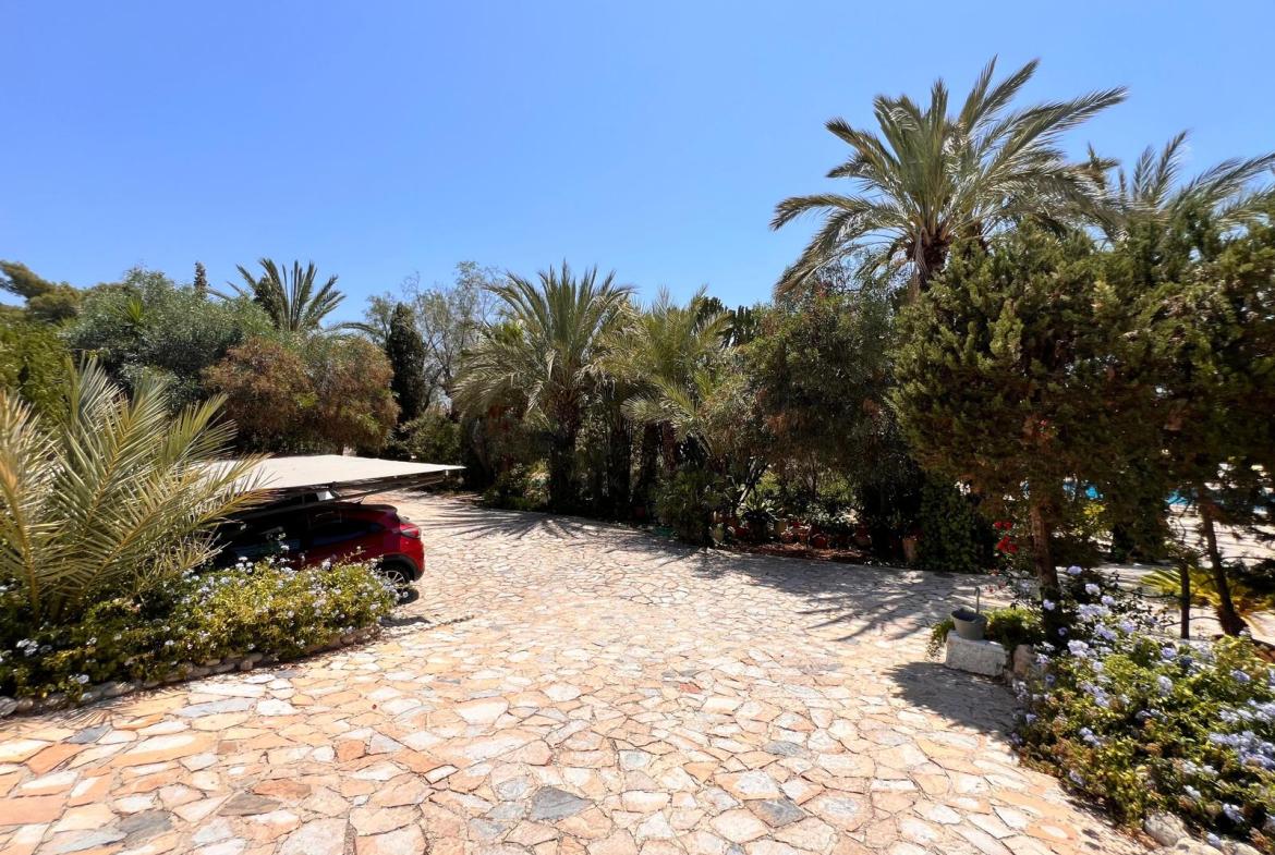 Country house with 8 bedrooms and 4 bathrooms in ELCHE | Ref: SCH-5250