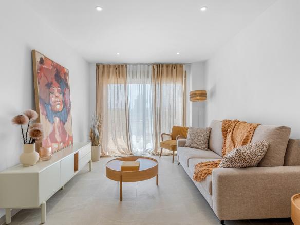 Apartment with 3 bedrooms and 2 bathrooms in Jacarilla | Ref: EA-0209