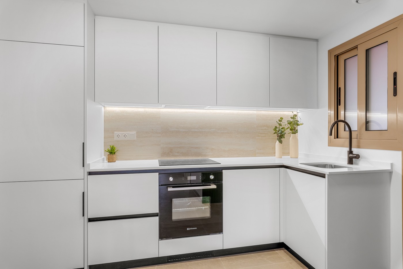 Apartment with 3 bedrooms and 2 bathrooms in Jacarilla | Ref: EA-0210