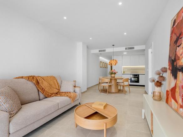 Apartment with 3 bedrooms and 2 bathrooms in Jacarilla | Ref: EA-0211