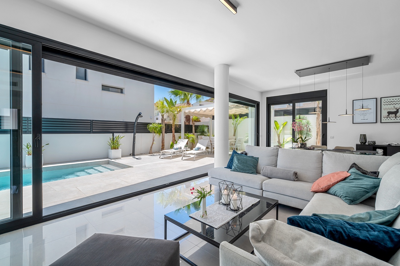 Villa with 4 bedrooms and 3 bathrooms in Guardamar del Segura | Ref: A-003428