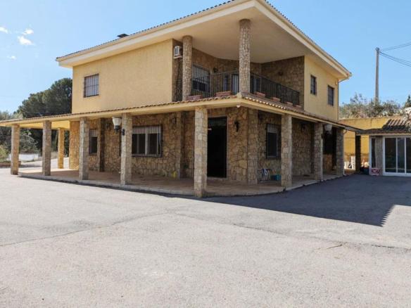 Country house with 4 bedrooms and 3 bathrooms in SAX | Ref: SCH-5262