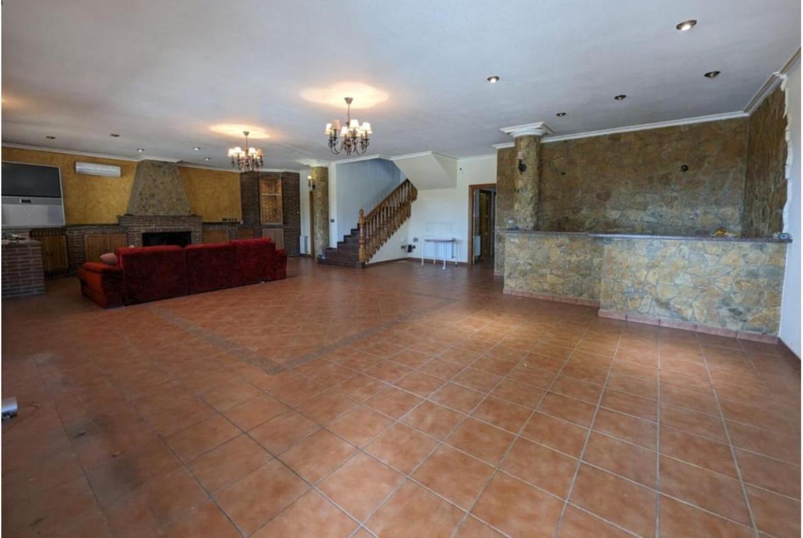 Country house with 4 bedrooms and 3 bathrooms in SAX | Ref: SCH-5262