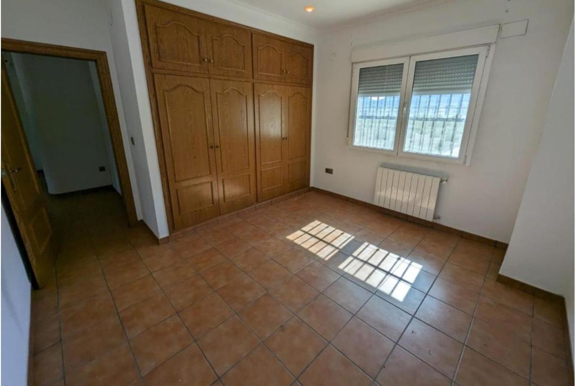 Country house with 4 bedrooms and 3 bathrooms in SAX | Ref: SCH-5262