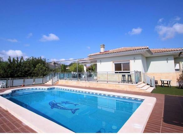 Country house with 4 bedrooms and 3 bathrooms in SAX | Ref: SCH-5263