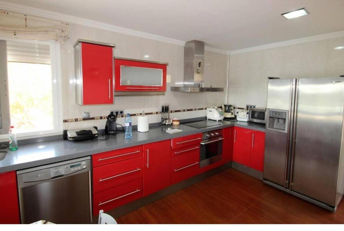 Country house with 4 bedrooms and 3 bathrooms in SAX | Ref: SCH-5263
