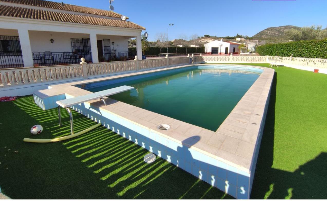 17571551021-1.jpg Country house with 4 bedrooms and 3 bathrooms in SAX | Ref: SCH-5269