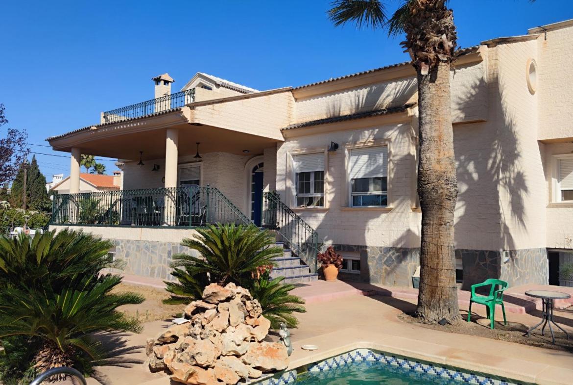 Country house with 4 bedrooms and 3 bathrooms in san vicente | Ref: SCH-5277