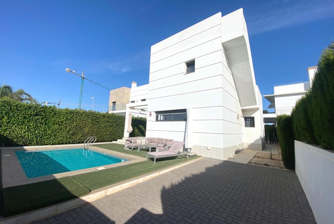 Detached villa with 3 bedrooms and 3 bathrooms in Ciudad Quesada | Ref: VA5337