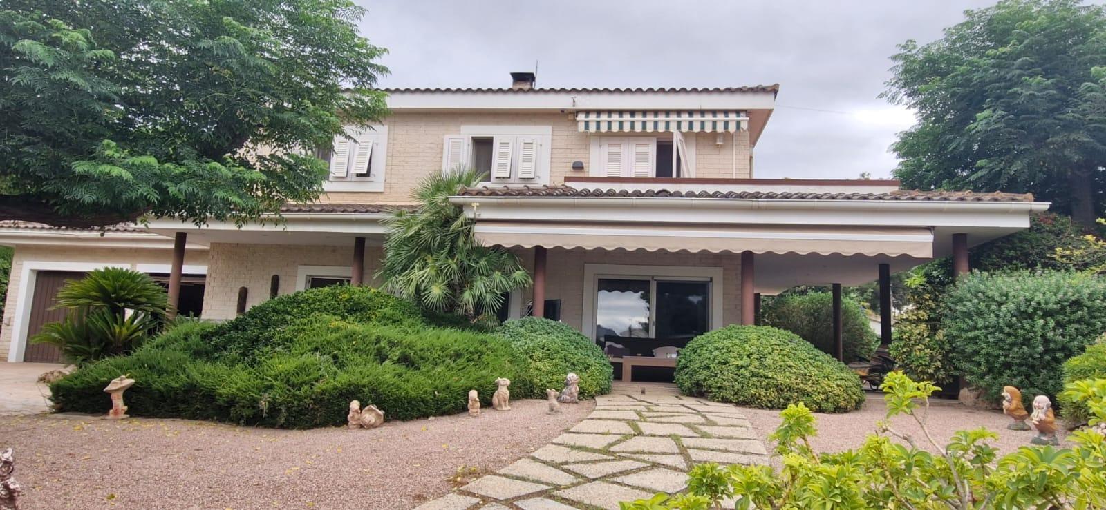 Country house with 4 bedrooms and 3 bathrooms in PETRER | Ref: SCH-5279