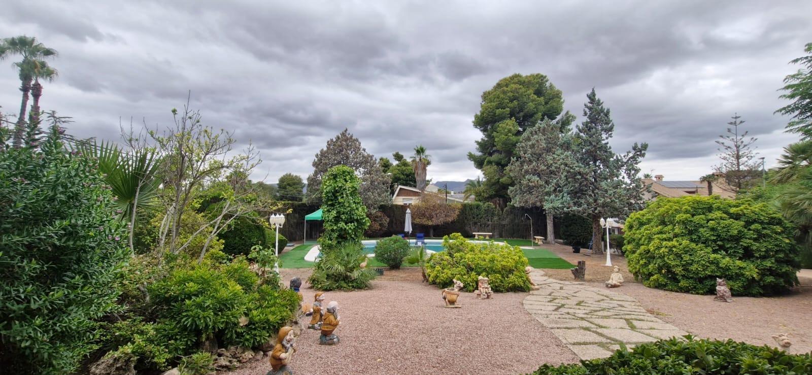 Country house with 4 bedrooms and 3 bathrooms in PETRER | Ref: SCH-5279