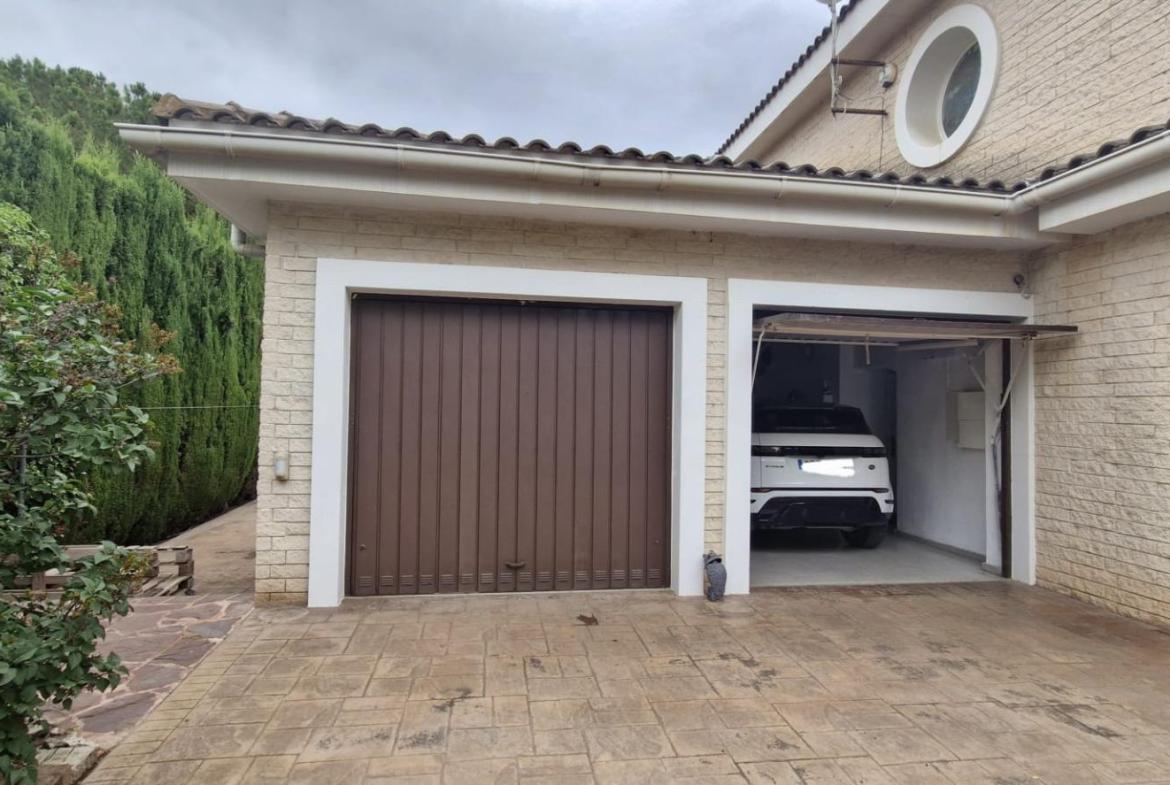 Country house with 4 bedrooms and 3 bathrooms in PETRER | Ref: SCH-5279
