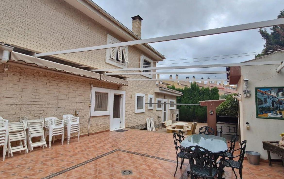 Country house with 4 bedrooms and 3 bathrooms in PETRER | Ref: SCH-5279