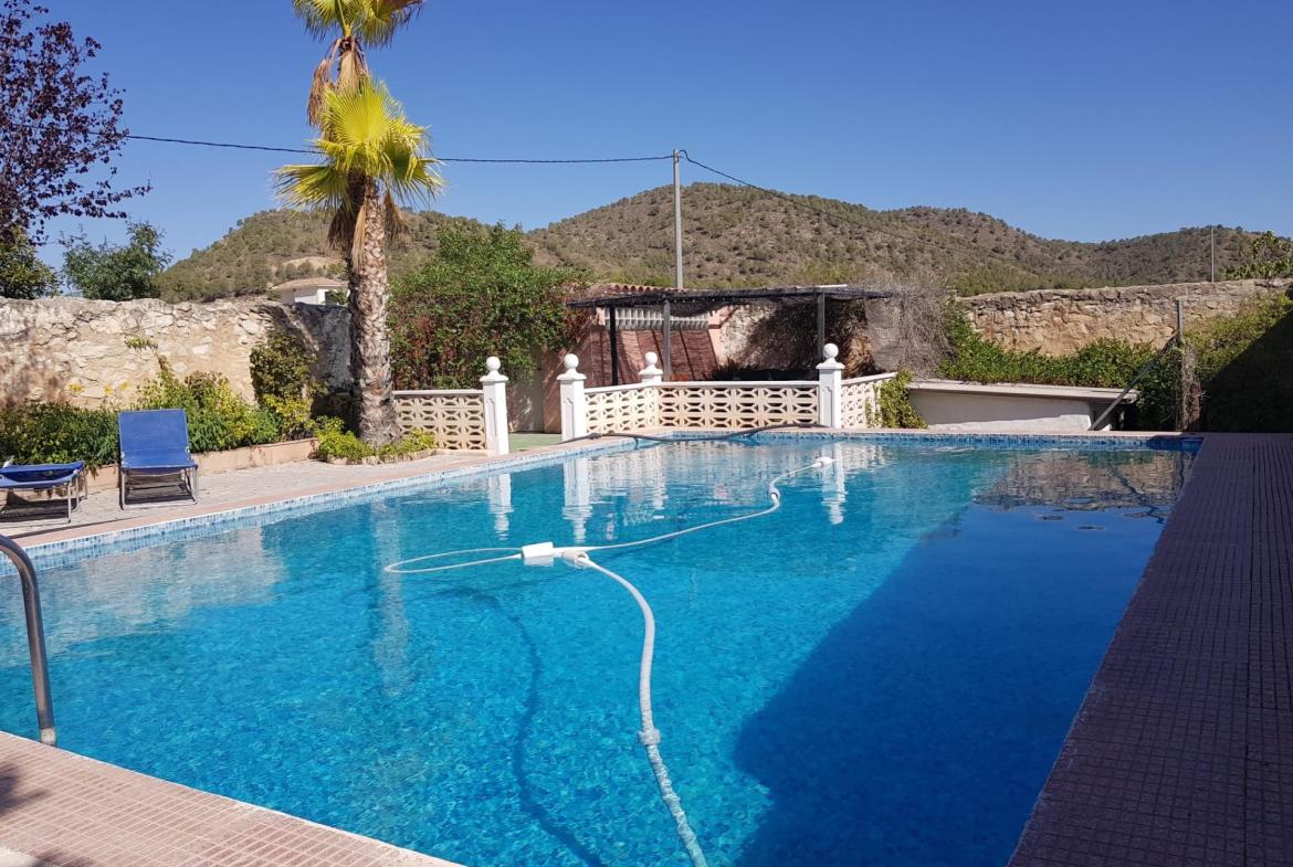 Country house with 5 bedrooms and 2 bathrooms in MONOVAR | Ref: SCH-5282