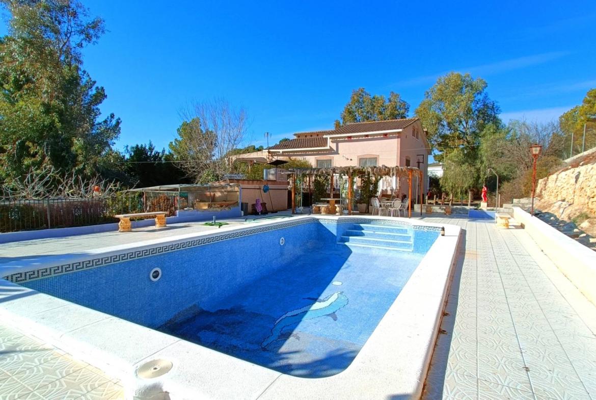 Country house with 4 bedrooms and 2 bathrooms in LA ROMANA | Ref: SCH-5289