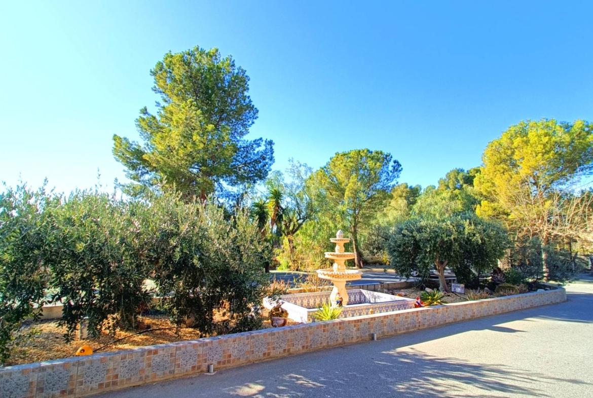 Country house with 4 bedrooms and 2 bathrooms in LA ROMANA | Ref: SCH-5289