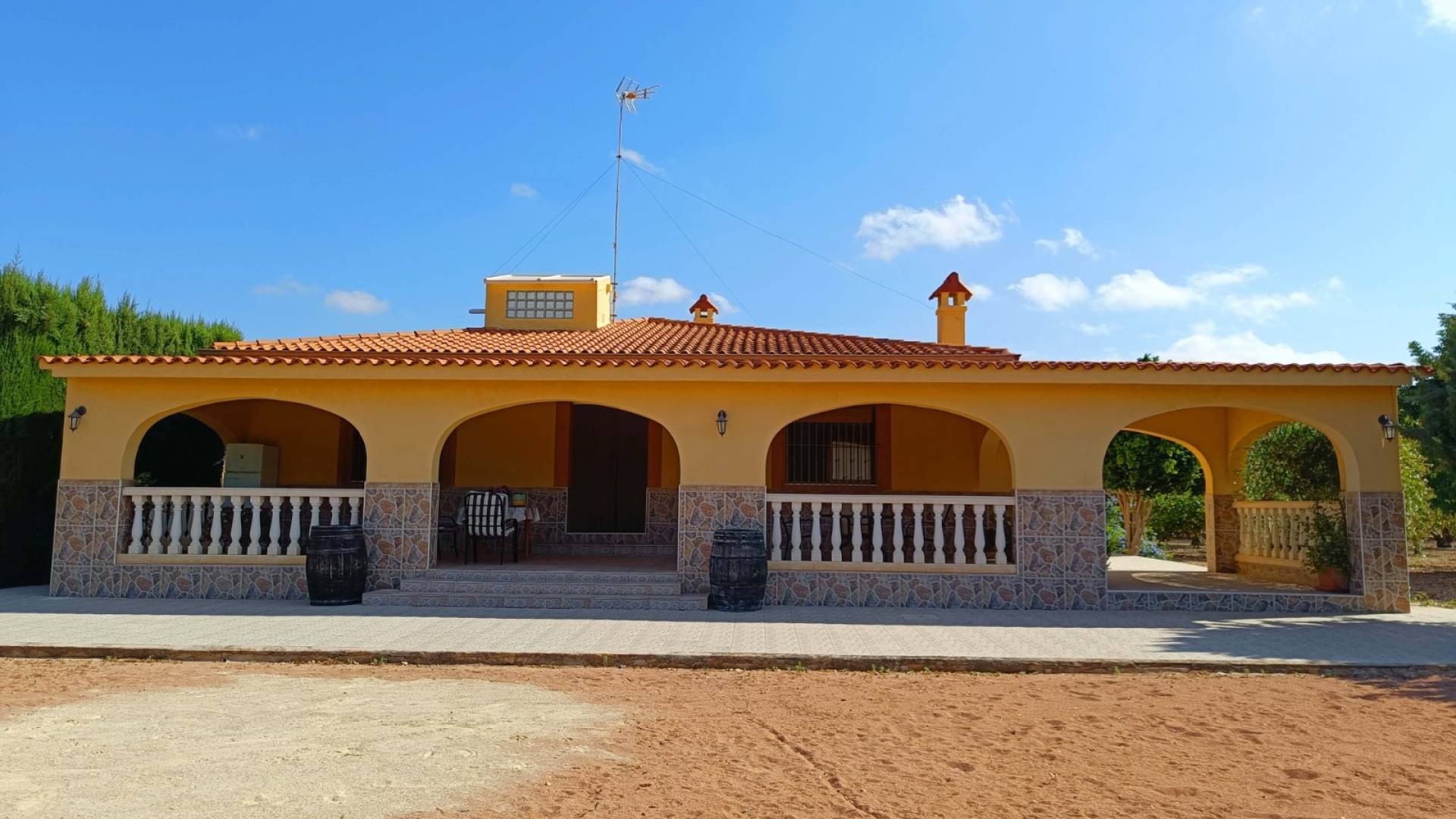 Country house with 4 bedrooms and 2 bathrooms in ASPE | Ref: SCH-5296