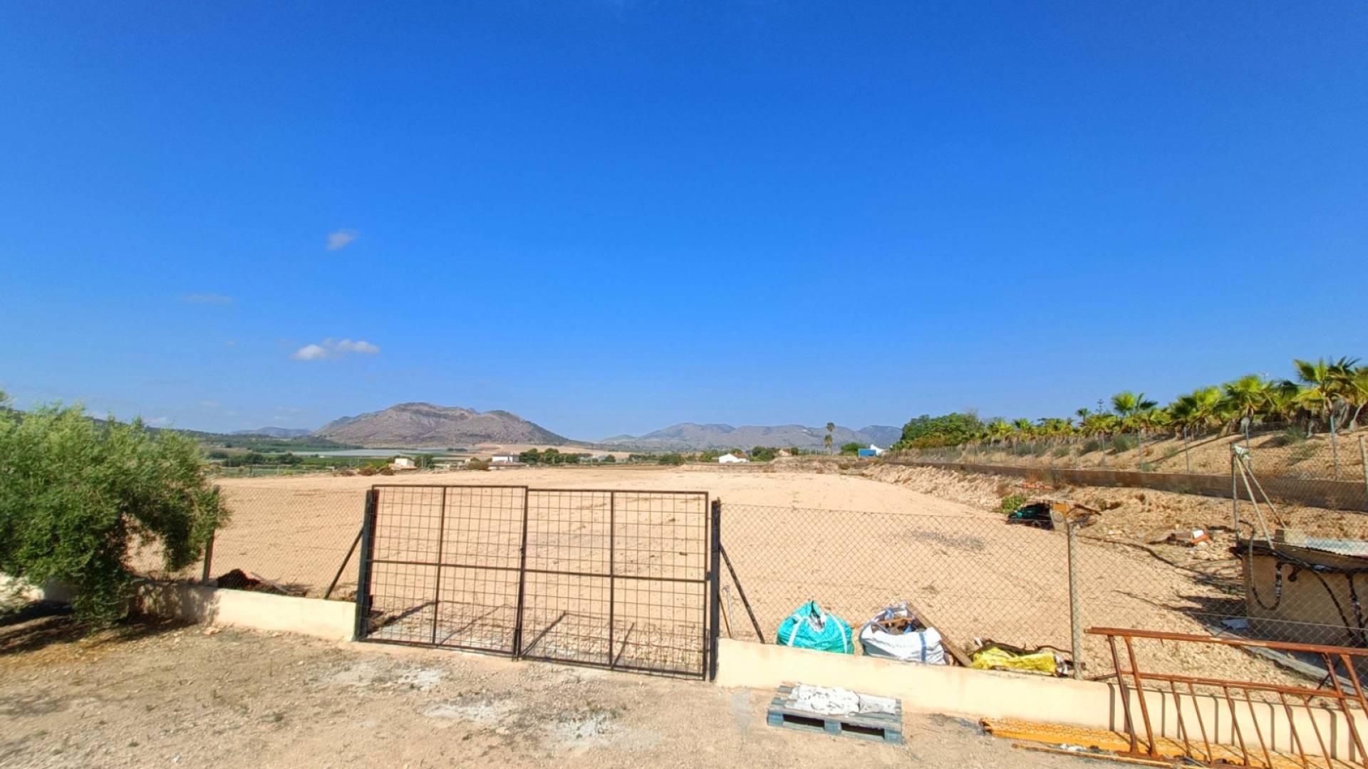 Country house with 4 bedrooms and 2 bathrooms in ASPE | Ref: SCH-5296