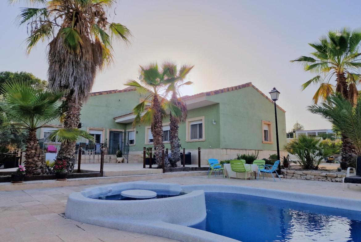 Country house with 5 bedrooms and 2 bathrooms in MONOVAR | Ref: SCH-5297
