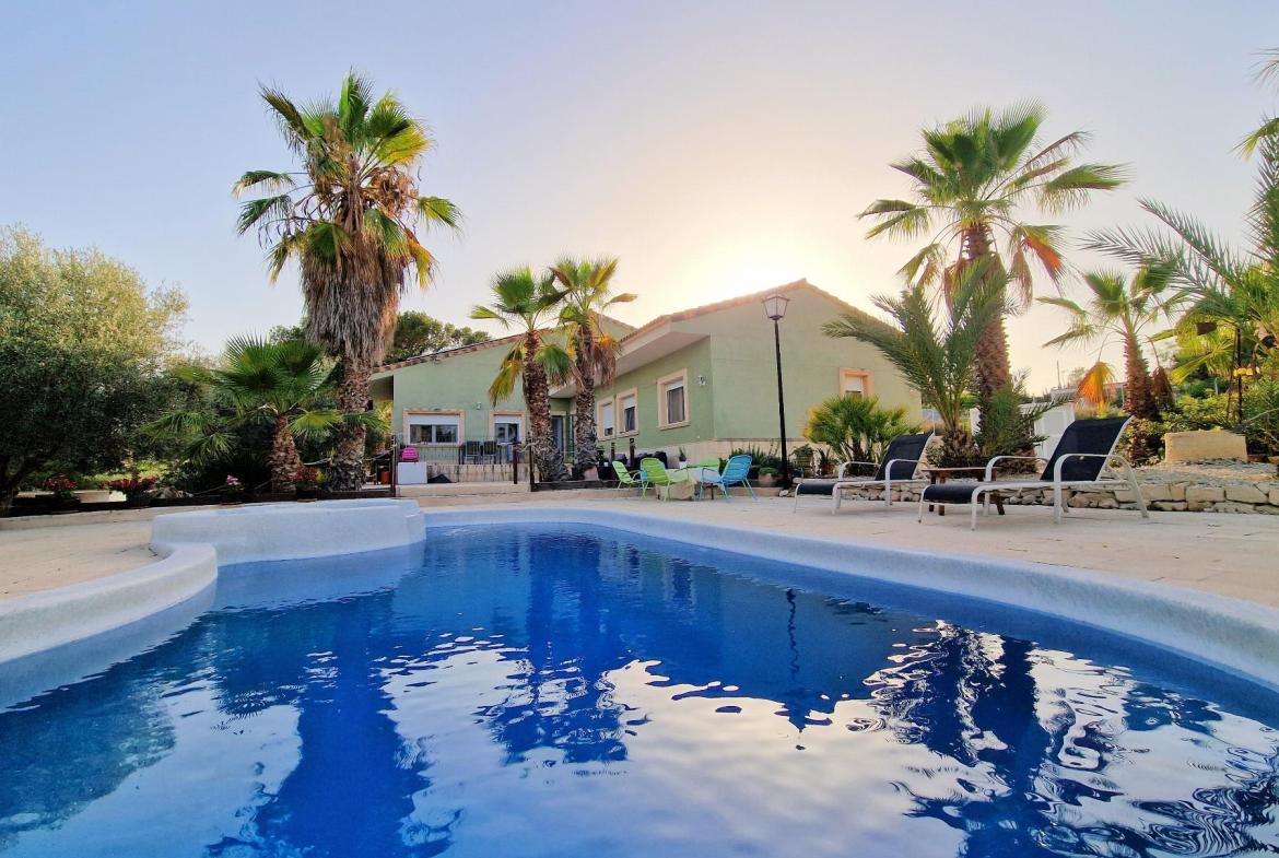 Country house with 5 bedrooms and 2 bathrooms in MONOVAR | Ref: SCH-5297