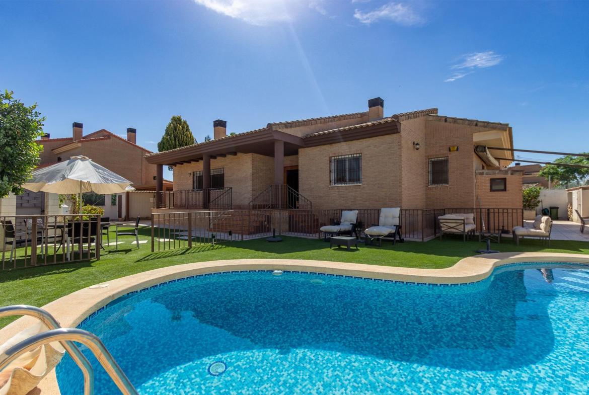 Country house with 4 bedrooms and 2 bathrooms in MUTXAMIEL | Ref: SCH-5094