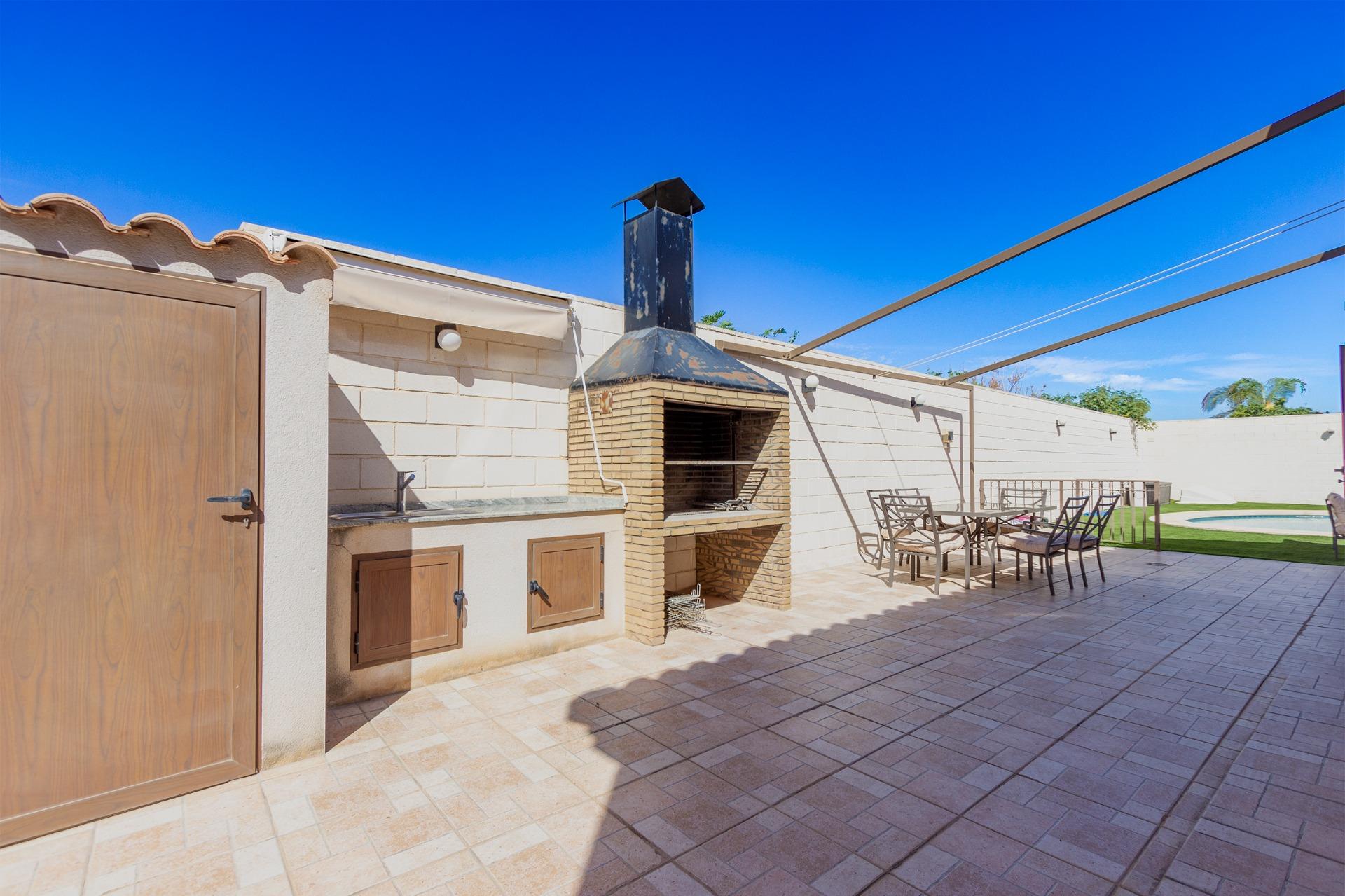 Country house with 4 bedrooms and 2 bathrooms in MUTXAMIEL | Ref: SCH-5094