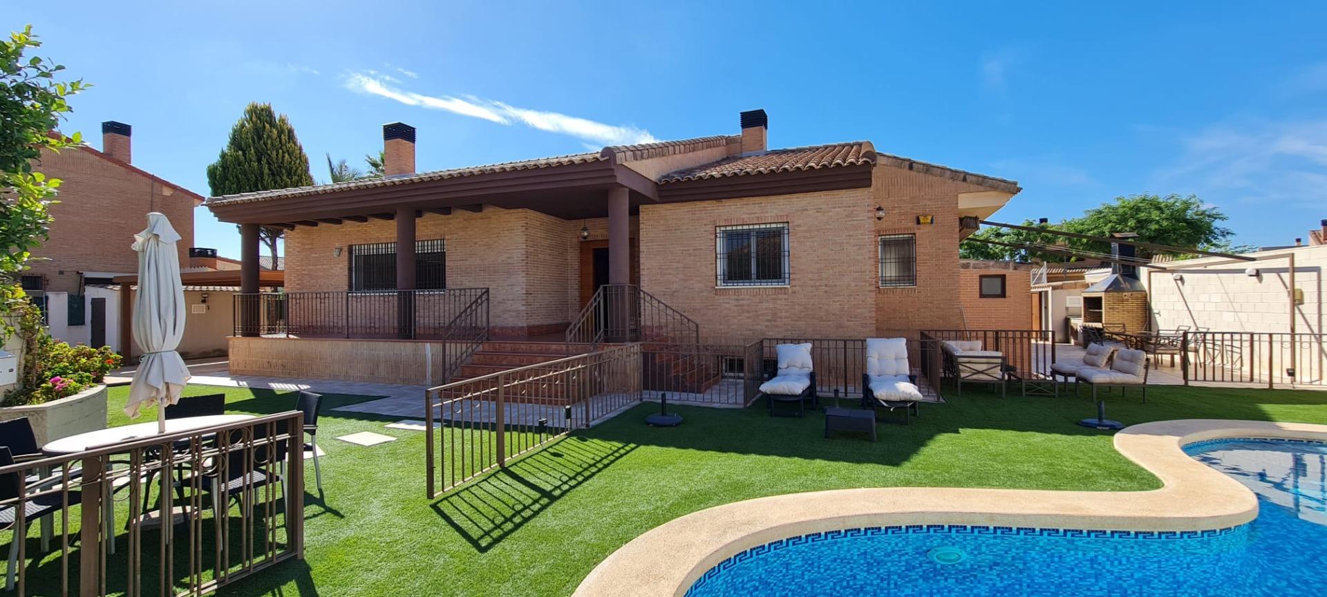 Country house with 4 bedrooms and 2 bathrooms in MUTXAMIEL | Ref: SCH-5094