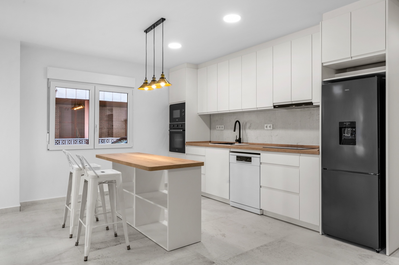 Apartment with 3 bedrooms and 2 bathrooms in Torrevieja | Ref: K-003463