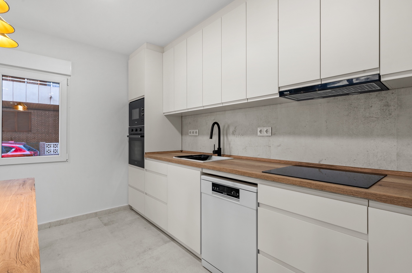 Apartment with 3 bedrooms and 2 bathrooms in Torrevieja | Ref: K-003463