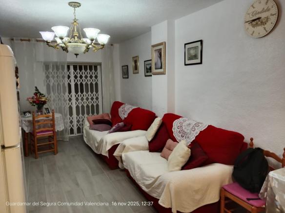 Apartment with 2 bedrooms and 1 bathroom in GUARDAMAR DEL SEGURA | Ref: SCH-5305