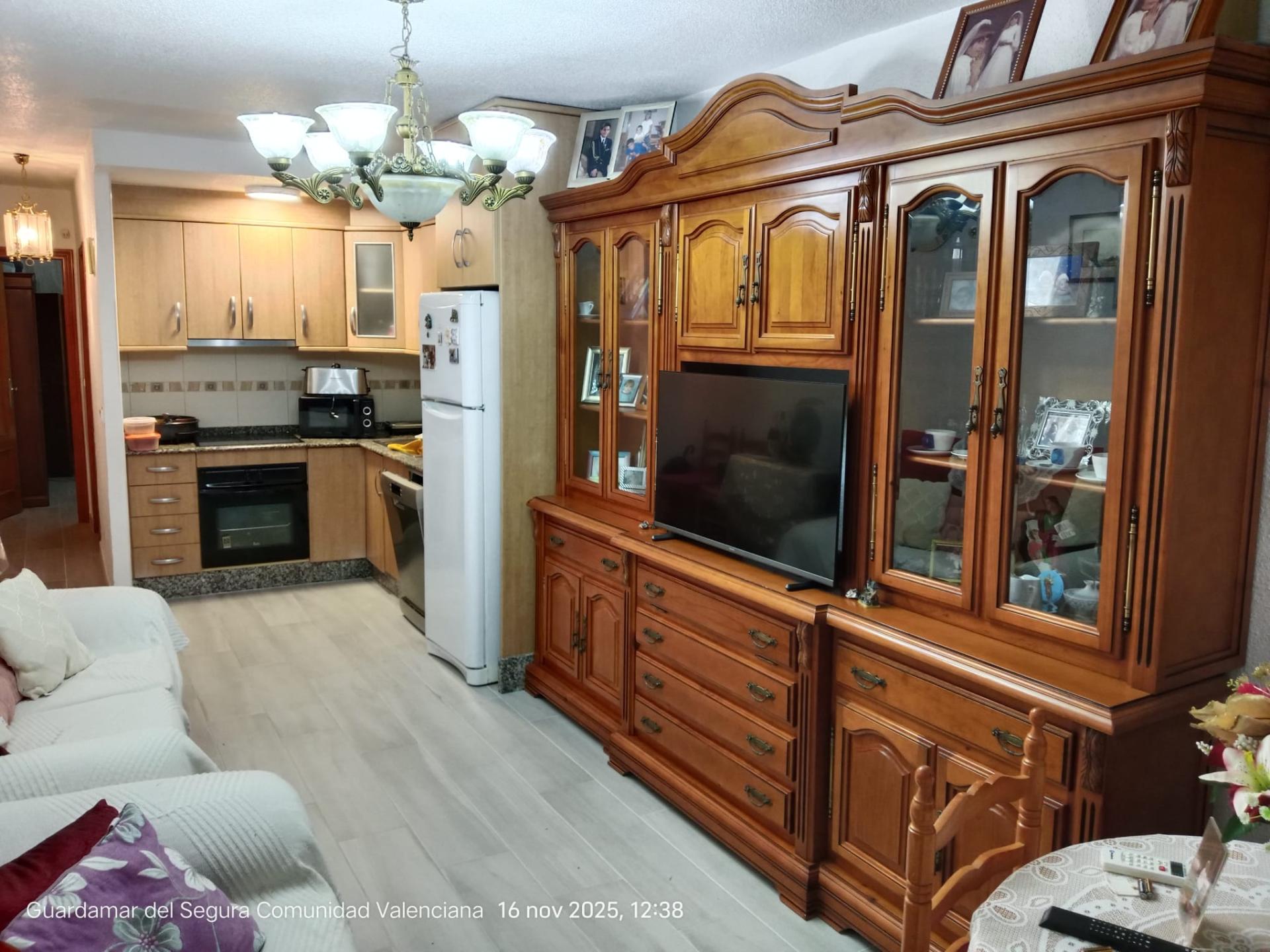 Apartment with 2 bedrooms and 1 bathroom in GUARDAMAR DEL SEGURA | Ref: SCH-5305