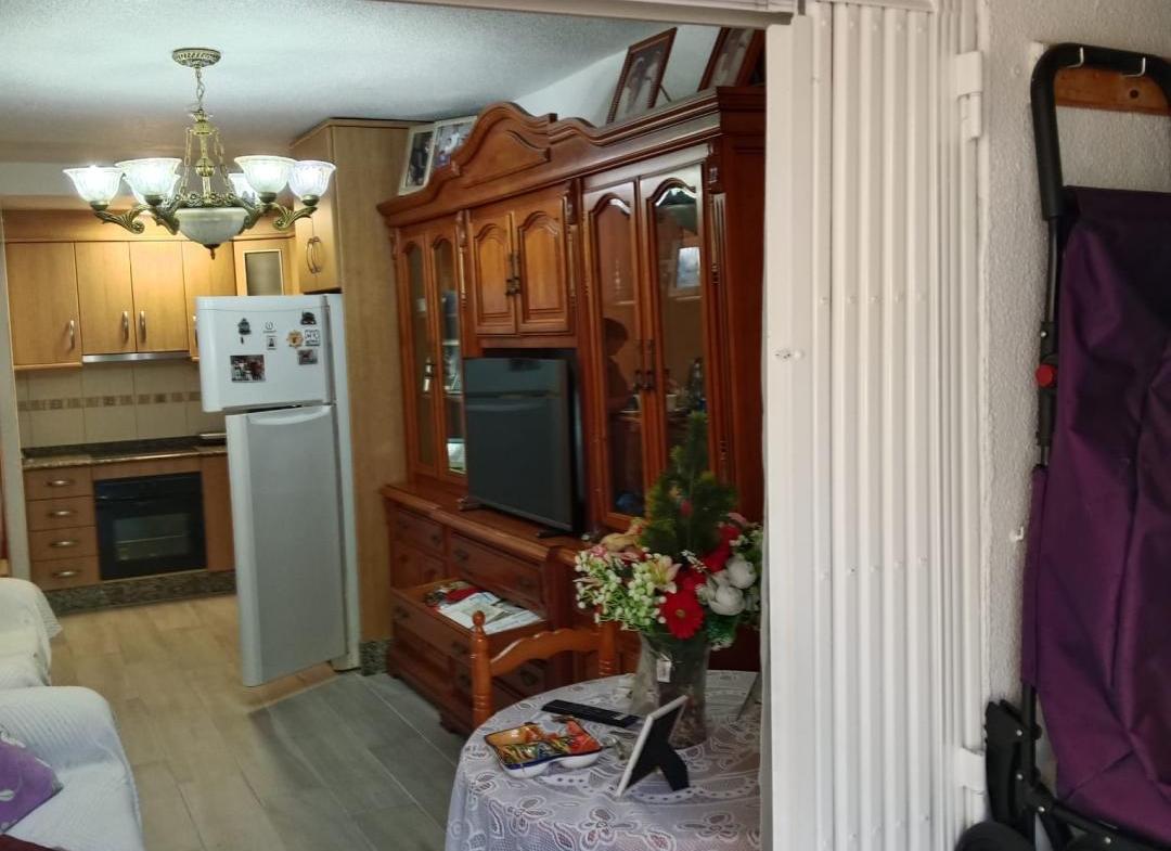 Apartment with 2 bedrooms and 1 bathroom in GUARDAMAR DEL SEGURA | Ref: SCH-5305