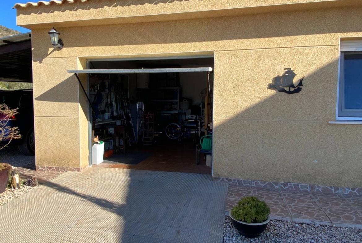Country house with 3 bedrooms and 2 bathrooms in SAX | Ref: SCH-5318