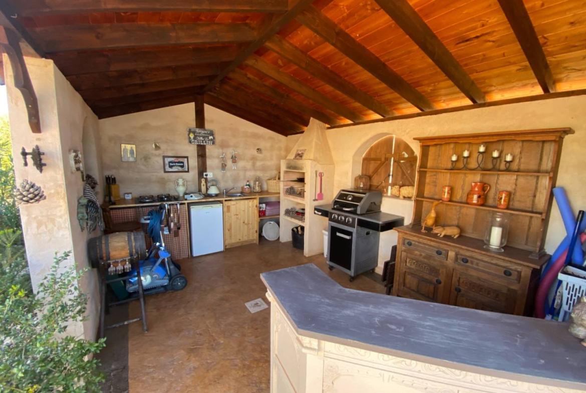 Country house with 3 bedrooms and 2 bathrooms in SAX | Ref: SCH-5318